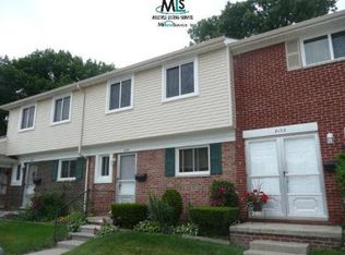 8194 Farnum Ct, Warren, MI 48093