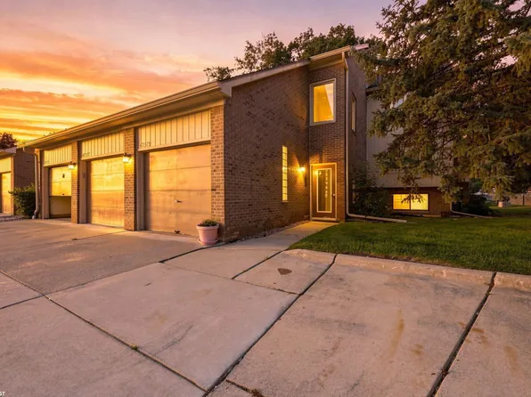 42375 Lochmoor St, Clinton Township, MI 48038