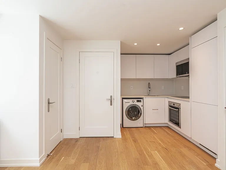 26 Balmoral Ave — Photo 48