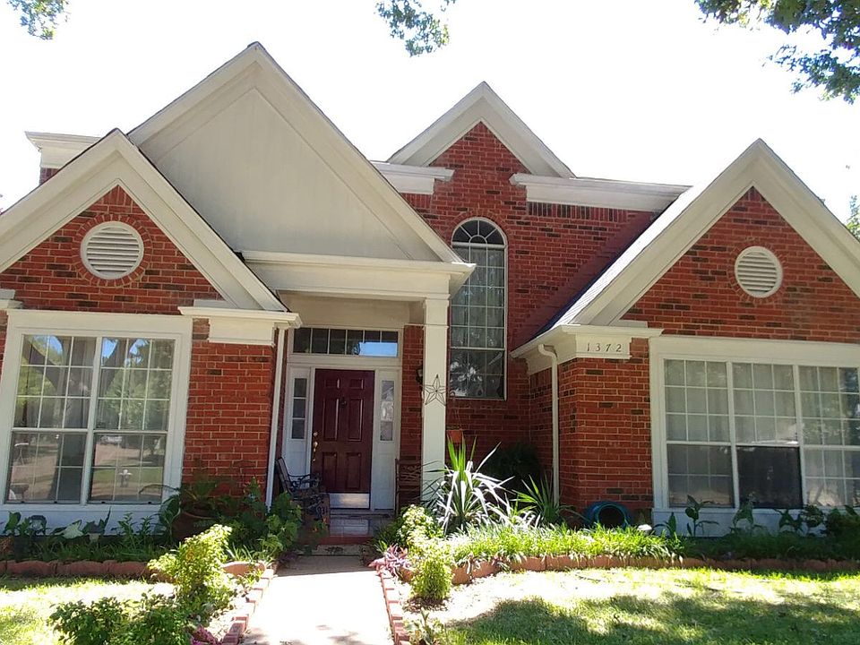 1st image of 1372 E Miller Dr