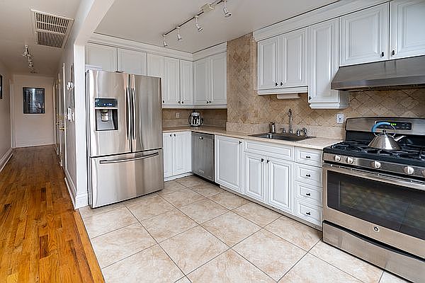 2nd image of 36 Laight St APT 3B