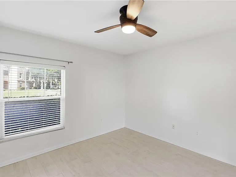 5090 Fairways Cir #H107 — Photo 11