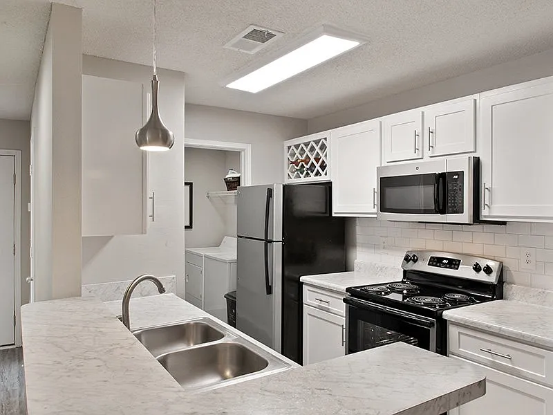 Crestview at Oakleigh Apartments — Photo 2