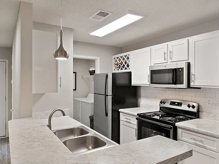 Crestview at Oakleigh Apartments — Photo 2