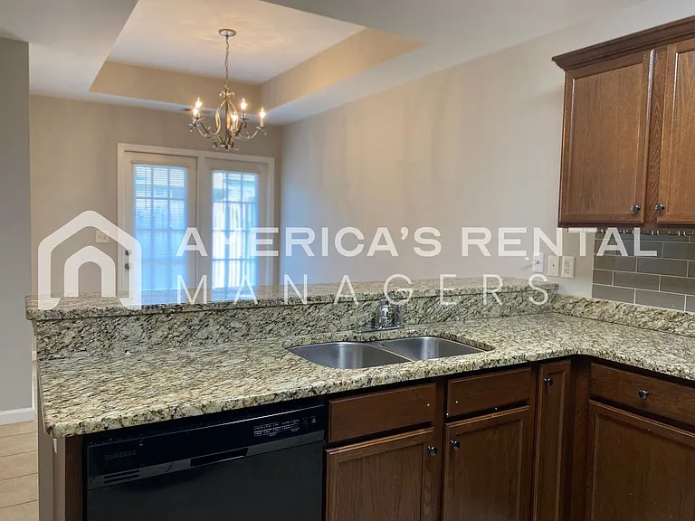2819 Southwood Ln — Photo 12