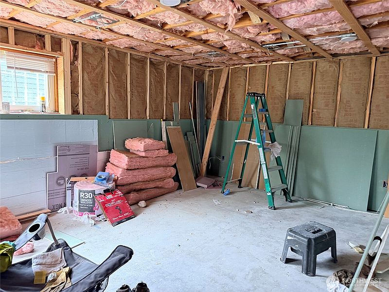 5th image of 8629 16th Avenue SW