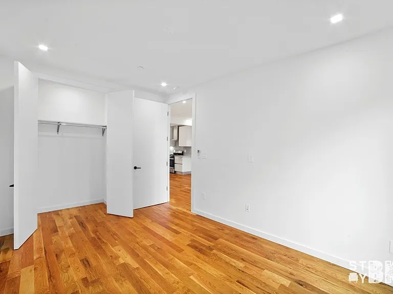 522 Grand St #2L — Photo 8