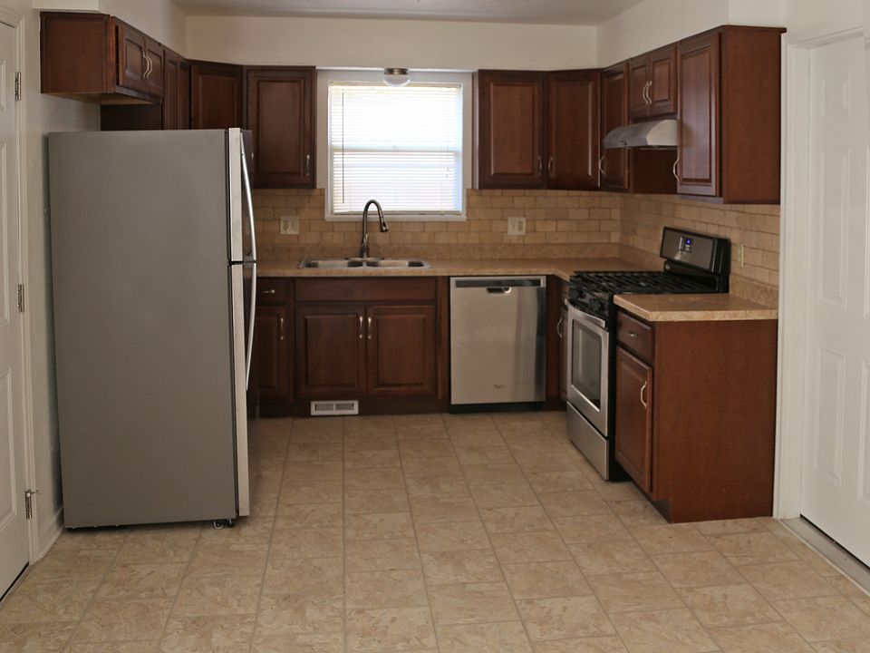 2nd image of 5608 NW 62nd St