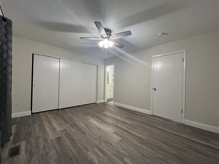 911 Terrace Ct — Photo 11