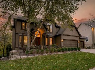 6118 Persimmon Ct, Parkville, MO 64152