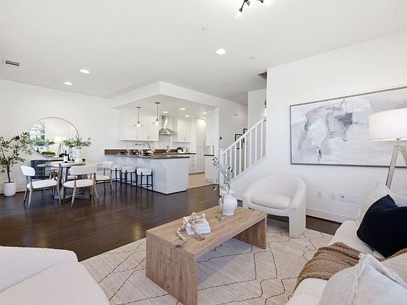 4th image of 406 E 28th Ave