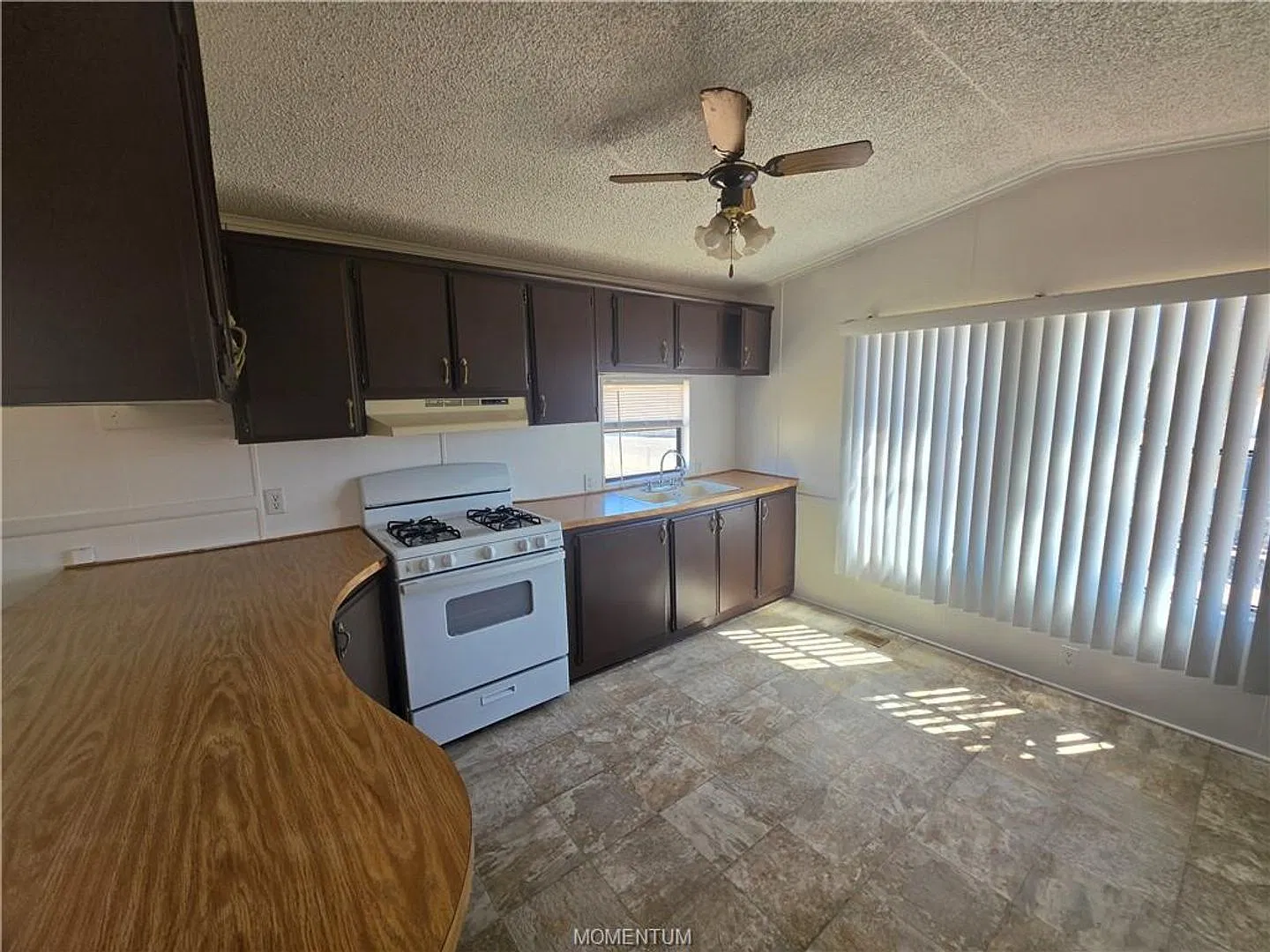Bullhead City, 2 Bedroom Mobile Home — Photo 2