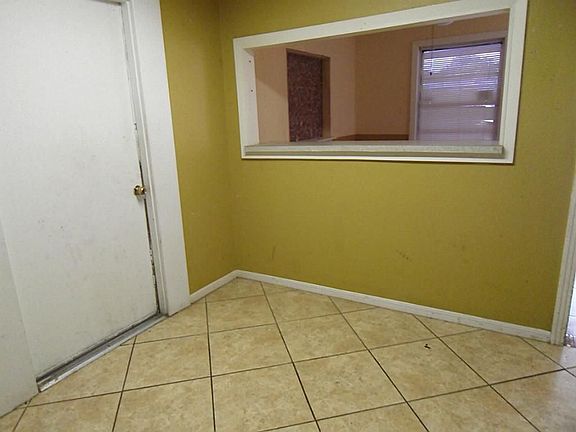 2nd image of 811 Evonne St