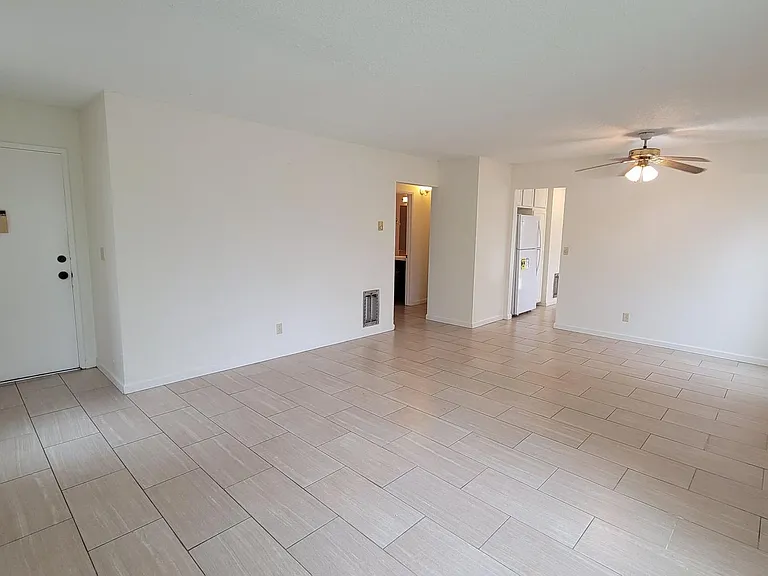 185 Avenida Las Brisas #A — Photo 4