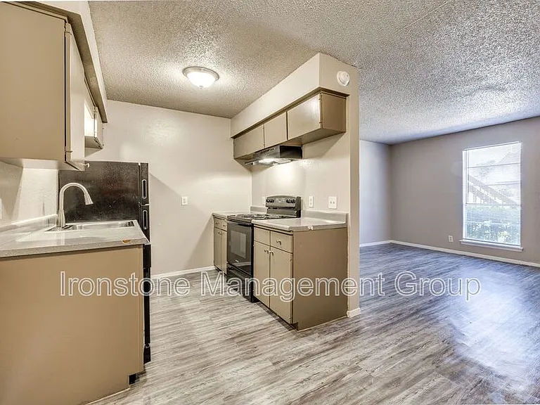 4659 S Darlington Ave #2-M — Photo 6