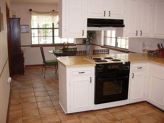 Kitchen/Dining Area