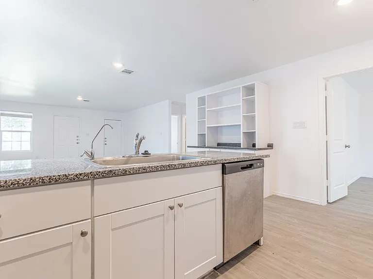 2807 Ruby Xing — Photo 11