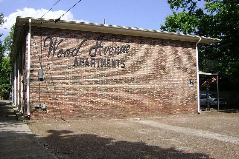 1st image of 604 N Wood Ave APT 2