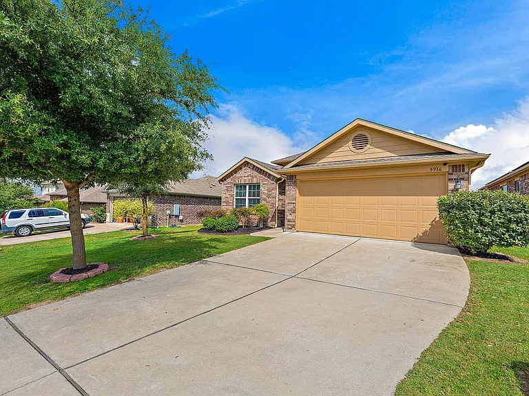 5916 Montrelia Dr — Photo 33