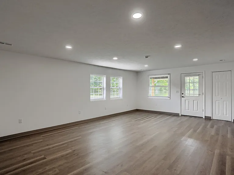 124 Kathleen Dr #1 — Photo 20