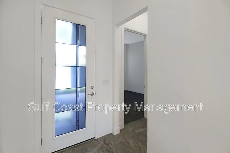 3 bed, 2.5 bath, 2080 sqft, $3,300 — Photo 4