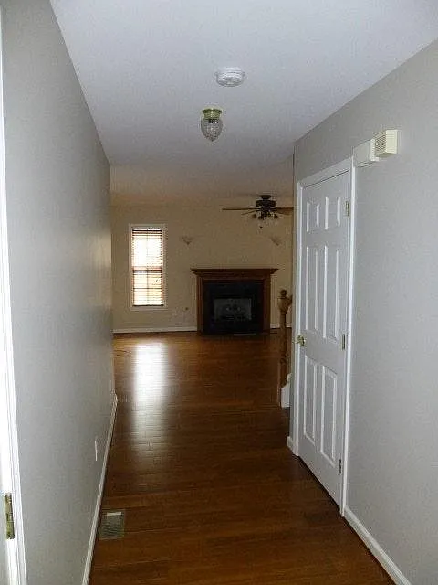3 bed, 2.5 bath, 2400 sqft, $2,700 — Photo 4