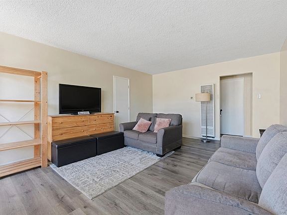 3rd image of 810 Acacia Ave