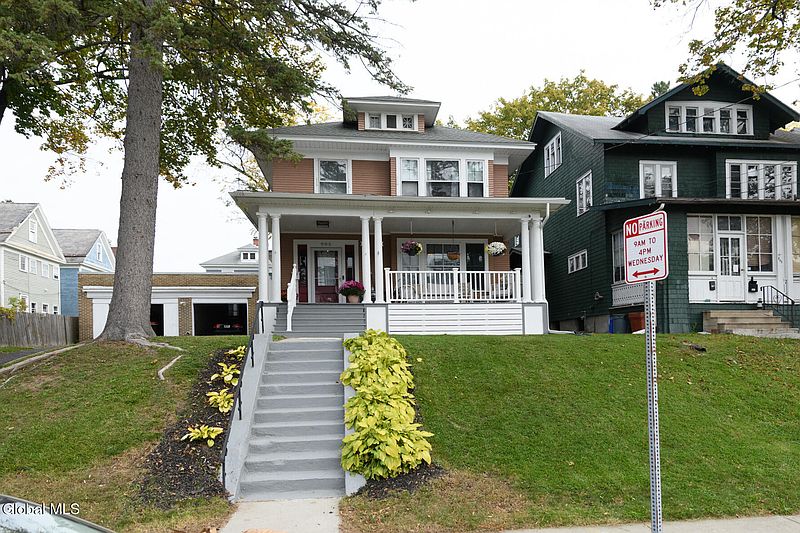 3rd image of 905 Myrtle Avenue