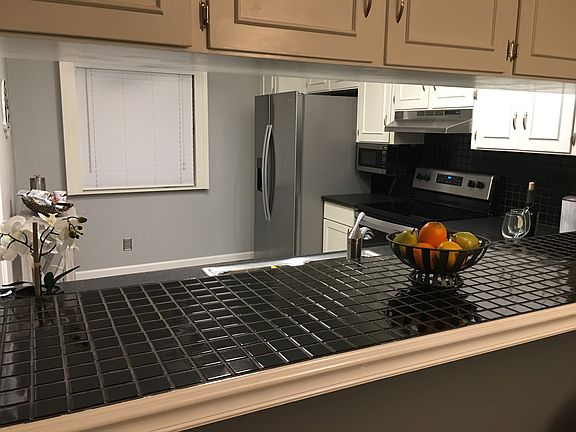 Breakfast Bar / Kitchen