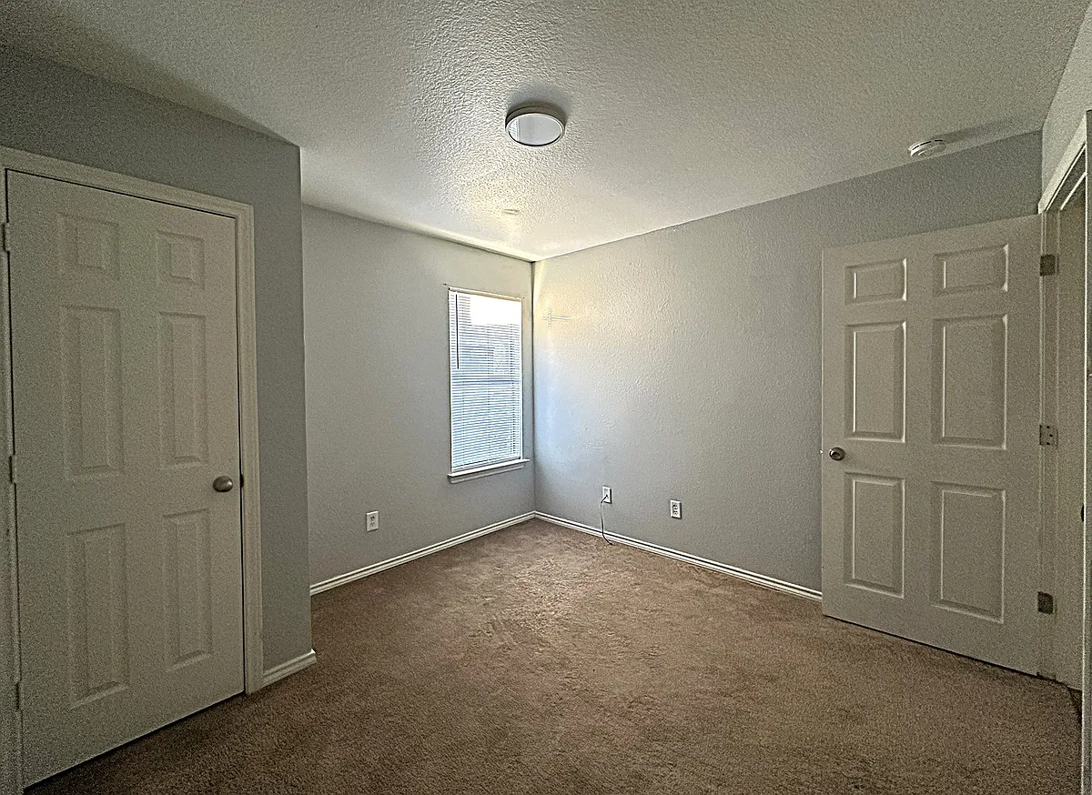 Building Photo - 2712 Ashley Dr