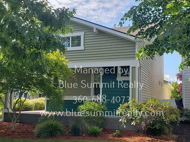 7633 Rushmore Way NE — Photo 1