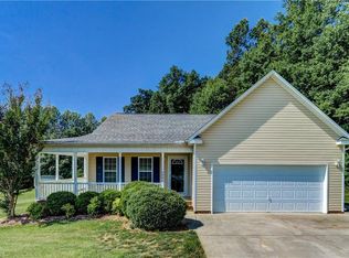 6886 Pritchett Creek Dr, Browns Summit, NC 27214