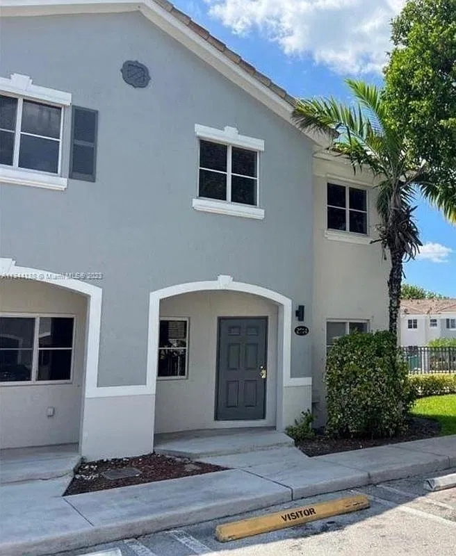 3 bed, 2.5 bath, 1518 sqft, $2,550 — Photo 1