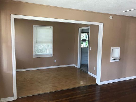 2nd image of 1033 W Olive St