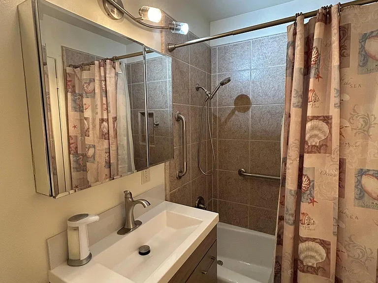 76 Warwick Pl — Photo 3