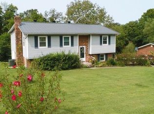 110 Forest Hill Dr, Irvine, KY 40336