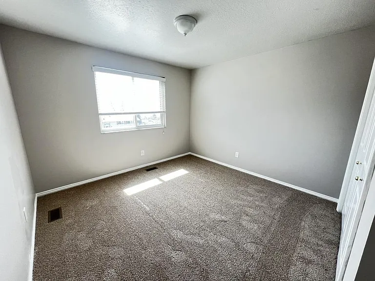 676 E 3300 N — Photo 13