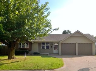 804 NW 16th St, Moore, OK 73160