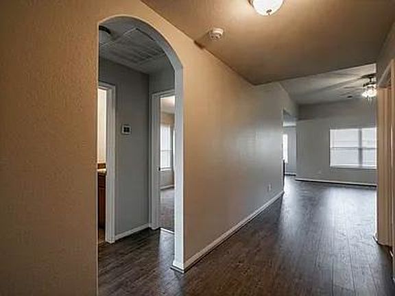 5th image of 976 Lake View Cir W