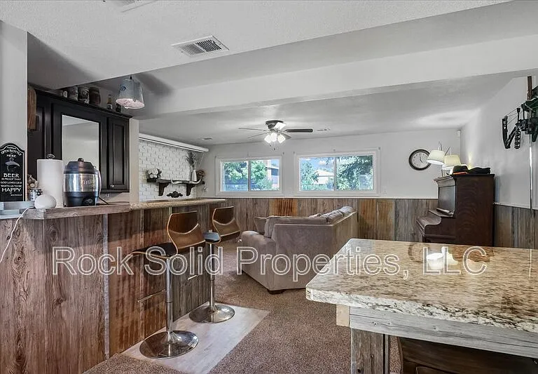 1039 Melton St — Photo 34