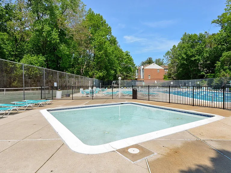10412 Montrose Ave #202 — Photo 38