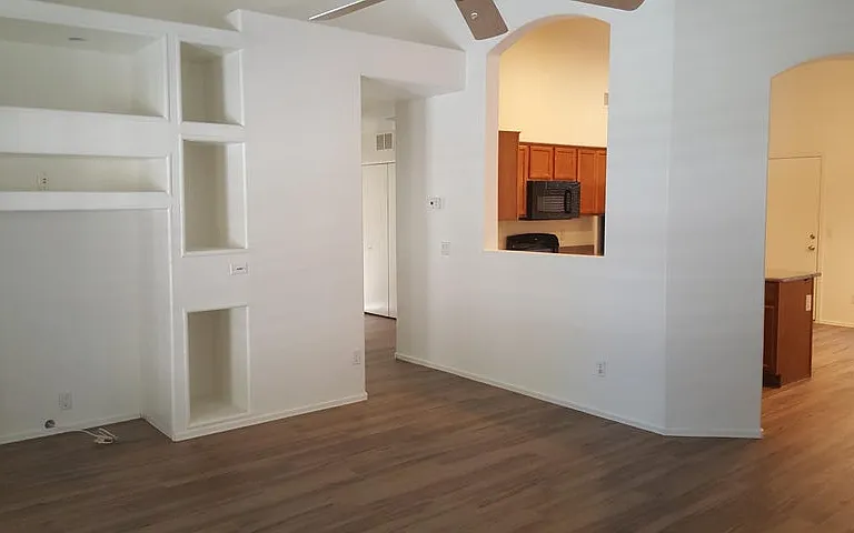 869 E Sheffield Ave — Photo 4