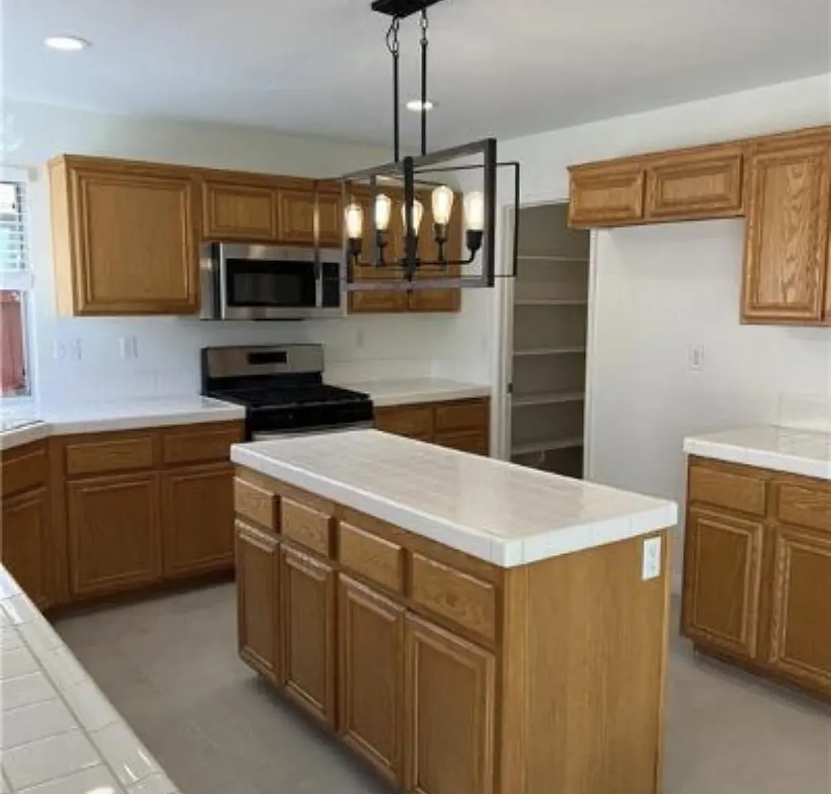 4 bed, 2.5 bath, 2146 sqft, $4,000 — Photo 3