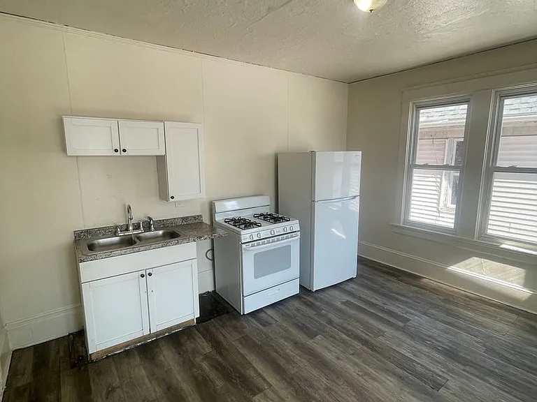 918-920 W Windlake Ave. (4 Unit) — Photo 3