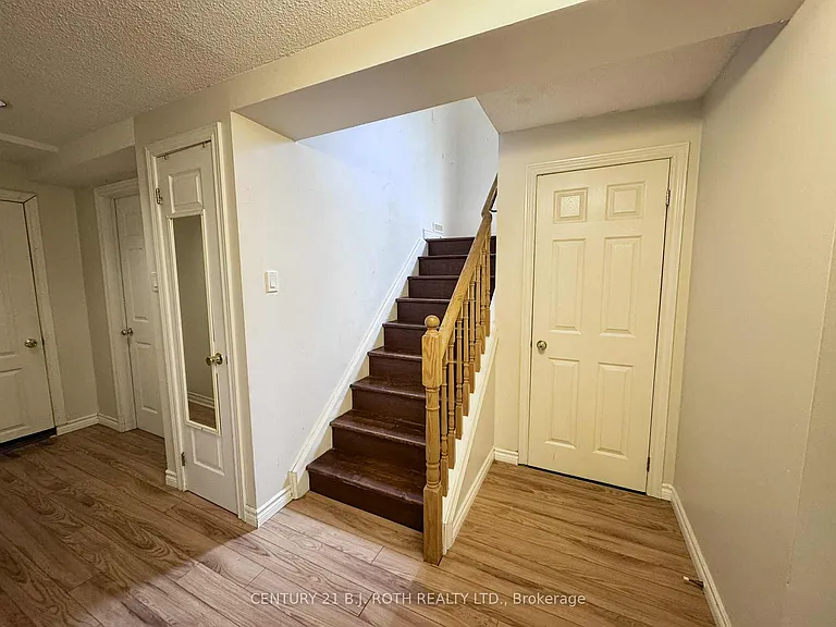 22 Mapleton Ave #LOWER — Photo 4