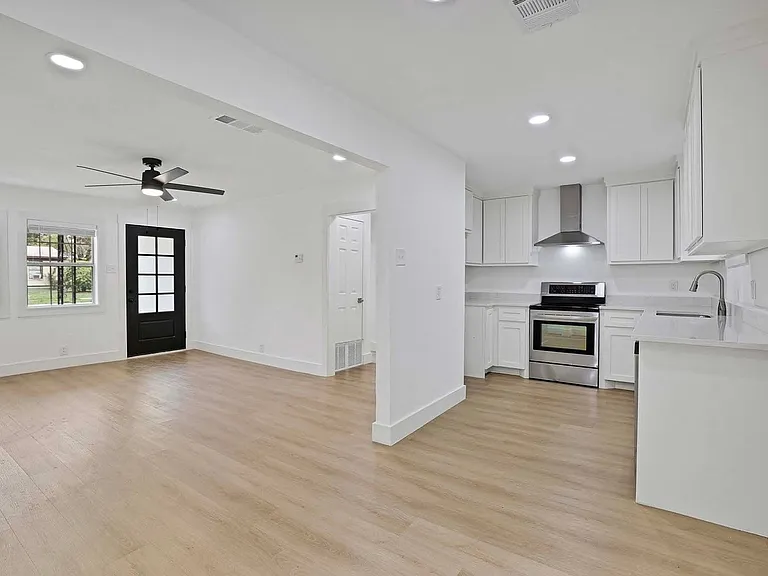 1520 Valley View St — Photo 3