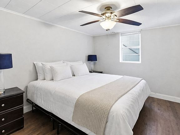 2nd image of 3515 Leavenworth St APT 5