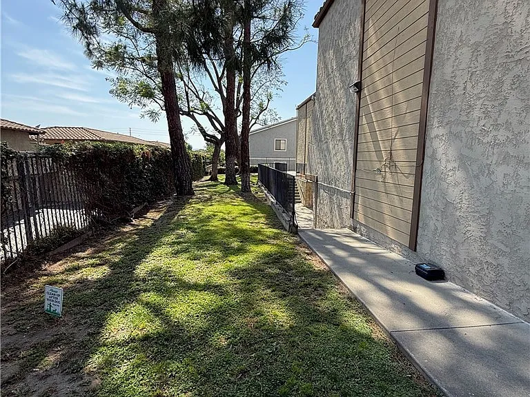 5195 Walnut St #14 — Photo 3