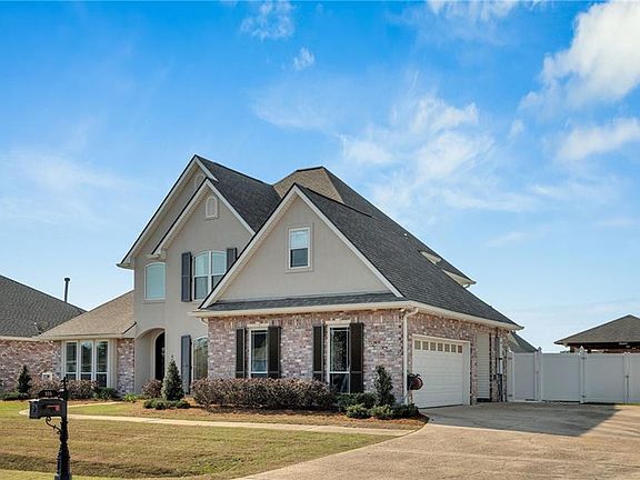 2nd image of 104 Live Oak Ln