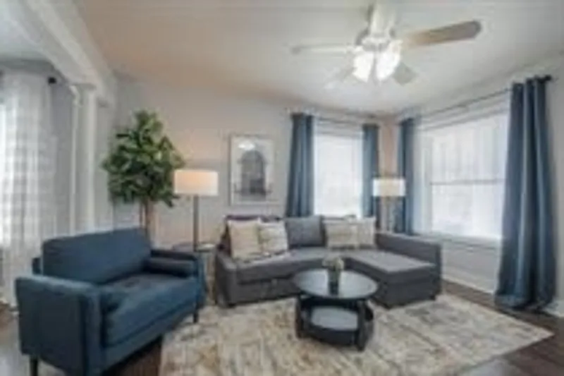 3835 Central St #3S